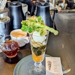 浅煎りコーヒーと自然派ワイン Typica