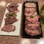 馬力屋  - 右、上タン塩　　左、サガリ