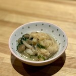 大衆酒場 たに - お通し(若鶏の紫蘇風味)