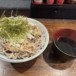 肉蕎麦専門店 僕が僕であるために2 - 料理写真:温かい肉蕎麦 大 880円