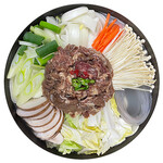 セント - 韓式プルコギ鍋（韓国風牛すき焼き鍋）

<【２～３人前目安】さっぱり甘め味付けを施した牛プルコギを、いろんな野菜と一緒に煮込む鍋料理！>

3,600円（税込）