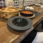 スペイン料理 ダリ - パンもついてくる