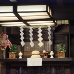 駒形どぜう - 鏡餅に半紙、うちと同じだわ