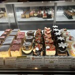 パティスリー カカオエット・パリ - ショーケースのケーキ