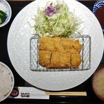 とんかつ むら井 - キャベツは一回までお代わり無料