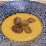 Haruka Murooka - No Blue farmさんの紅奏人参のポタージュと
      オデオゴボウのポシェ タイムの香り