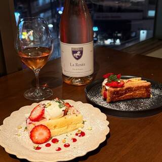 春限定のイチゴや柑橘を使ったデザートございます
