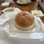 Bar＆Bistro 64 - セットのパン