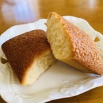 お菓子処 たかはし - 周りカチっ。さくっと割れます。