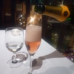 バリラックス・ザ・ガーデン名古屋 - 苺のジェレにシャンパンを注いで02
