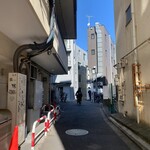 キーマカレー スパイス婆ちゃん - この裏道を通り抜けます