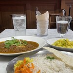 カフェ・レッドブック - 牡蠣カレー、キャベツのアチャール