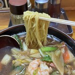 味のラーメン 海賊 - 麺リフト