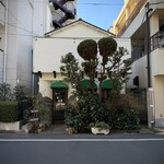 ネルケン - 外観・高円寺駅南口から徒歩3分ほど、長仙寺山門からすぐ。