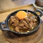 スパイスと創作料理 この一杯のために。 - ジンギスカン定食、メインのジンギスカン鉄鍋