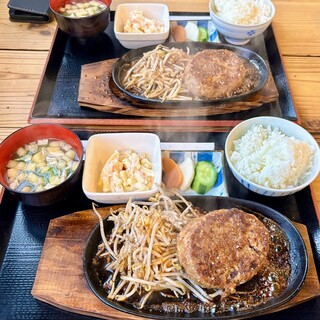 昭和ホルモン食堂 - 料理写真: