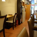 Miele - 店内奥にカウンター席があります。