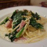Miele - ベーコンとほうれん草のクリームパスタ