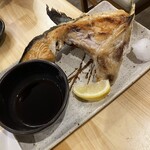 寿司居酒屋 伝次郎 - ブリのカマ焼き。結構身が詰まってるんです。