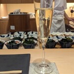 鮨結う遥 - 1杯目はスパークリングで乾杯