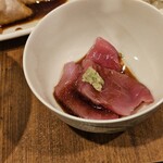 金町製麺 - マグロの刺身
