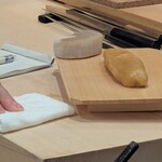 鮨結う遥 - アラカルト(コースとは別料金)の平貝と味噌漬けのからすみ