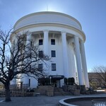 スープカレー 公園のとなり - アクアテノン　逆光がカッコイイ　旧中村図書館