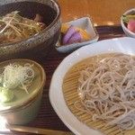 Kora ssai - ランチの日替わり（豚すき丼）＋冷しそば（730円）