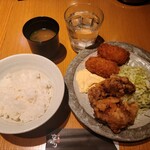 焼き鳥・炙り炭焼き をどり - キャベツは見た目よりも美味しいです