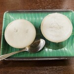 バーン・タム - カノムトュアイ（ココナッツカスタードプリン）¥500