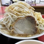 ラーメン もっけだの - 『ラーメン 朝食セット(ライス大盛・野菜マシマシ・背脂普通・ニンニクあり)＋A賞特典』のハーフラーメン