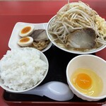 ラーメン もっけだの - 『ラーメン 朝食セット(ライス大盛・野菜マシマシ・背脂普通・ニンニクあり)＋A賞特典』