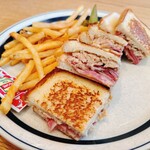 なぎさ橋珈琲 - パストラミツナサンド