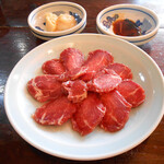 手造りほうとうあずま - 馬刺し… 1,200円