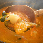 手造りほうとうあずま - 自家製味噌仕立ての汁と具沢山の野菜！