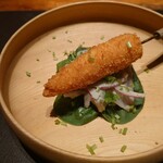 カモシヤ クスモト - ヤングコーンと海老のすり身のフリット