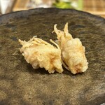 天ぷら もっこす - ⑥ エビの頭に海老みそを中に入れて揚げている一品