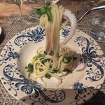 AVIS de VIN FORT - ヤリイカとカラスミのパスタ、フォーク上げ