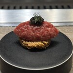 USHIGORO S. - キャビアと和牛の燻製タルタル
