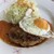 若樹 - 料理写真:ハンバーグランチ。千切りキャベツが添えられ、目玉焼きが乗った王道の一皿です。