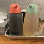 極濃湯麺 フタツメ - 【2026.2.3(火)】テーブルにある調味料