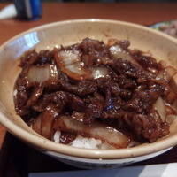 豚捨 KITTE丸の内店 - 牛丼