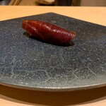 鮨 いわ貴 - 鮪の赤身漬