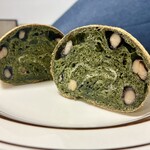 エテコ ブレッド - 丹波の黒豆とヨモギのパン