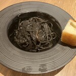 イタリア料理を食べに行こう - イカ墨のパスタ