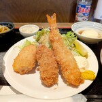 こなや - エビフライと岩ガキのフライ＆ミニチキンカツ（ランチ）
