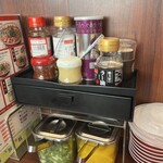 ラーメン 魁力屋 - いつもの卓上