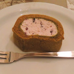 1/3 un tiers - シフォンロール（抹茶シフォン＆小倉生クリ）