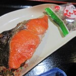 おいしい台所12カ月 - 紅鮭焼きとでん六豆（豆菓子）