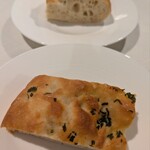 自然料理とワイン CUORE-クオーレ- - 自家製ホカッチャ！美味しい！